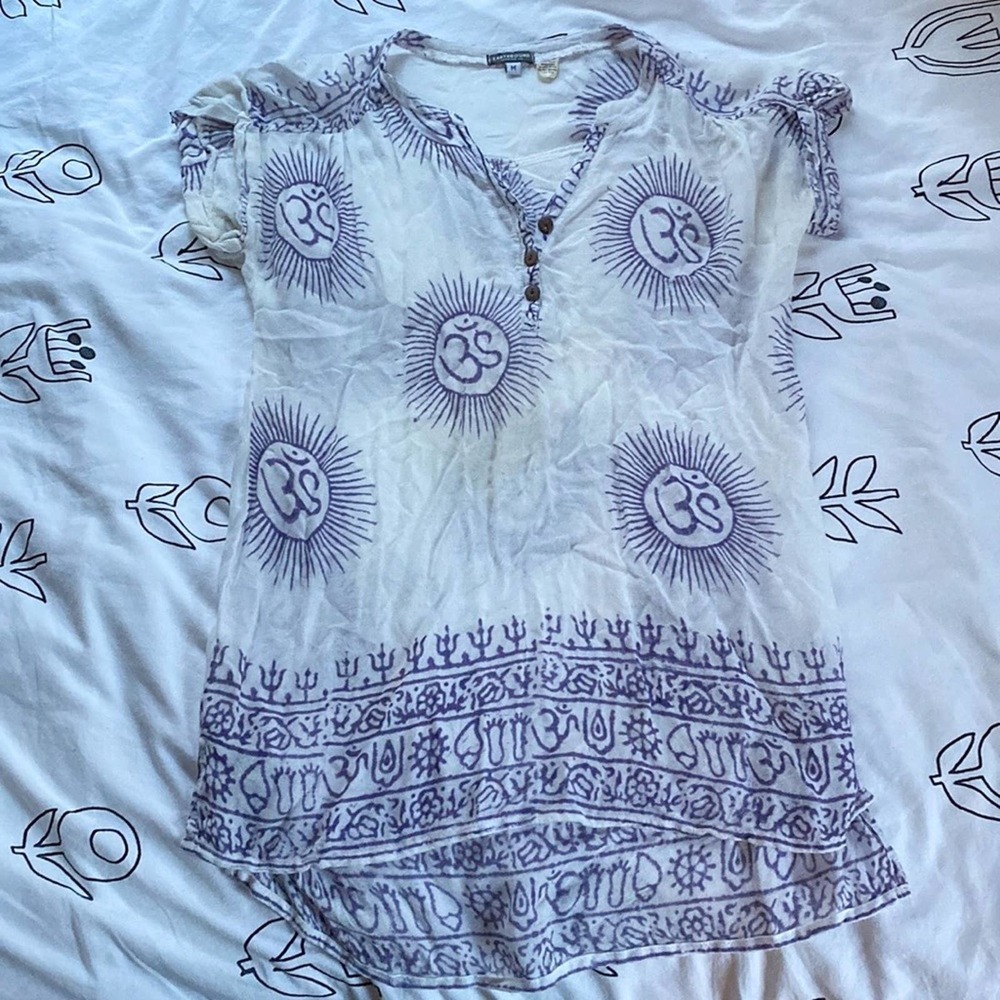 Earthbound Yoga Hamsa Patterned Top